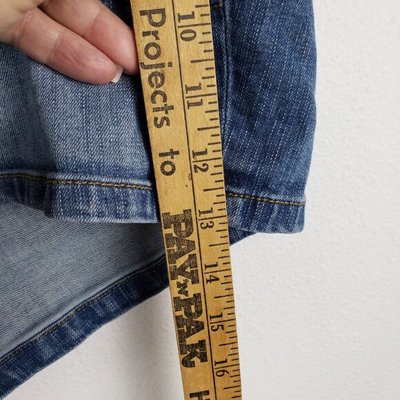 Torrid Women's 18 Jean Shorts Classic Medium Wash Big Pocket Everyday Denim - Picture 3 of 8